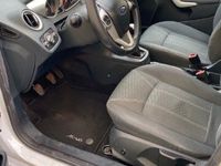 Gebraucht Ford Fiesta 120 PS (88 kW) 2012 Weiß Kleinwagen