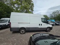 Second-hand Iveco Daily 156 CP (114 kW) 2018 Alb Monovolum