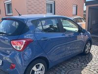 Gebraucht Hyundai i10 Edition 87 PS (63 kW) 2015 Blau Kleinwagen