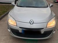 Gebraucht Renault Mégane 106 PS (77 kW) 2012 Grau Limousine