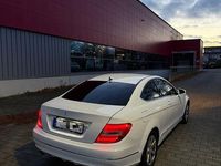 Gebraucht Mercedes C180 156 PS (114 kW) 2012 Weiß Coupé
