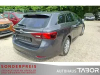 Gebraucht Toyota Avensis Comfort 111 PS (81 kW) 2015 Grey metallic Kombi