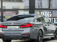 Gebraucht BMW M550 Shadowline 530 PS (389 kW) 2022 Grau Limousine