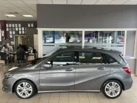 Gebraucht Mercedes B200 Urban 156 PS (114 kW) 2015 Grau Kleinwagen