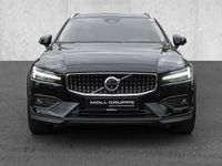 Gebraucht Volvo V60 CC Ultimate 197 PS (144 kW) 2023 Black solid ´stone´ / solid Kombi