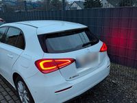 Gebraucht Mercedes A180 116 PS (85 kW) 2019 Weiß Kleinwagen