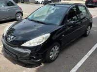 Gebraucht Peugeot 206 73 PS (53 kW) 2011 Schwarz Kleinwagen