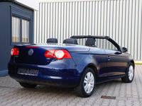 Gebraucht VW Eos 122 PS (89 kW) 2009 Blau Cabrio