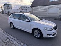 Gebraucht Skoda Octavia Ambition 150 PS (110 kW) 2014 Weiß Kleinwagen