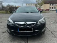 Gebraucht Opel Astra 85 PS (62 kW) 2011 Schwarz Limousine