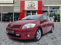 Gebraucht Toyota Auris Travel 99 PS (72 kW) 2012 Red metallic Limousine