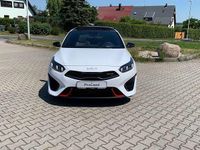 Gebraucht Kia ProCeed Comfort 204 PS (150 kW) 2023 Deluxeweiß (hw2) Kombi