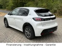 Gebraucht Peugeot e-208 Allure 100 kW (136 PS) 2020 Weiß Kleinwagen