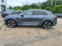 Gebraucht Audi e-tron Ambiente 369 kW (503 PS) 2022 Daytonagrau perleffekt SUV