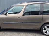 Gebraucht Skoda Roomster 85 PS (62 kW) 2012 Gold Van / Kleinbus