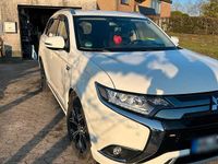Gebraucht Mitsubishi Outlander P-HEV Top 224 PS (164 kW) 2019 Weiß SUV
