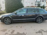 Gebraucht Skoda Superb 105 PS (77 kW) 2011 Schwarz Kombi