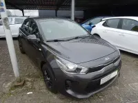 Używany Kia Rio Edition 7 84 KM (61 kW) 2019 Szary Hatchback