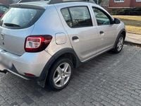 Gebraucht Dacia Sandero Stepway 90 PS (66 kW) 2014 Grau SUV