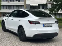Gebraucht Tesla Model Y RWD 255 kW (347 PS) 2023 Weiß SUV