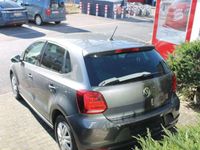 Gebraucht VW Polo LOUNGE 75 PS (55 kW) 2015 Grau (metallic) Limousine
