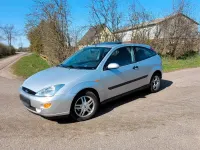 Usata Ford Focus 101 CV (74 kW) 2001 Argento Utilitaria