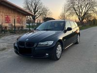 Gebraucht BMW 318 143 PS (105 kW) 2010 Schwarz Kombi