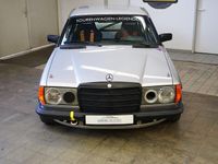 Gebraucht Mercedes E280 209 PS (153 kW) 1980 Silber Coupé