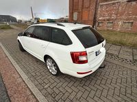 Gebraucht Skoda Octavia Joy 150 PS (110 kW) 2016 Weiß Kleinwagen