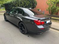 Gebraucht BMW 750 Sport Line 381 PS (280 kW) 2013 Grau Limousine