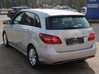 Gebraucht Mercedes B180 122 PS (89 kW) 2015 Silber Kleinwagen