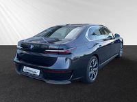 Gebraucht BMW 750e 489 PS (359 kW) 2024 Sophistograu brillanteffekt metallic Limousine