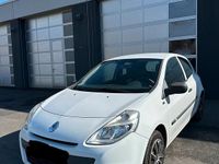Używany Renault Clio II 75 KM (55 kW) 2011 Biały Hatchback