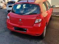 Gebraucht Renault Clio II 75 PS (55 kW) 2009 Rot Kleinwagen