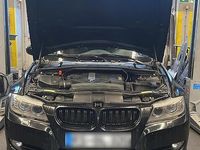 Gebraucht BMW 320 177 PS (130 kW) 2010 Schwarz Kombi