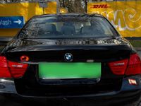 Gebraucht BMW 318 143 PS (105 kW) 2011 Schwarz Limousine