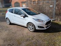Gebraucht Ford Fiesta Celebration 101 PS (74 kW) 2017 Weiß Kleinwagen
