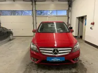 Gebraucht Mercedes B180 122 PS (89 kW) 2012 Rot Kleinwagen