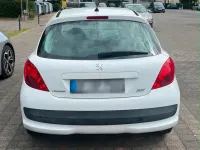 Gebraucht Peugeot 207 73 PS (53 kW) 2009 Weiß Kleinwagen