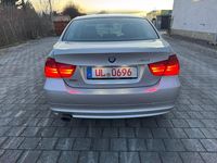 Gebraucht BMW 318 143 PS (105 kW) 2009 Silber Limousine