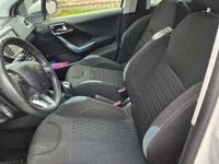 Gebraucht Peugeot 208 Allure 95 PS (69 kW) 2012 Weiß Kleinwagen