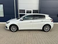 Gebraucht Peugeot 308 Allure 131 PS (96 kW) 2021 Perlmutt weiß perleffekt (metallic) Limousine