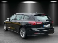 Gebraucht Ford Focus Titanium 125 PS (91 kW) 2025 Frostweiß Limousine