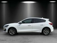 Gebraucht Ford Focus Titanium 125 PS (91 kW) 2022 Frozen white Limousine