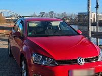 Gebraucht VW Golf VII LOUNGE 86 PS (63 kW) 2016 Rot Limousine