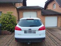 Gebraucht Ford Focus Ambiente 101 PS (74 kW) 2016 Weiß Kombi