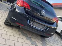 Gebraucht Opel Astra Design Edition 140 PS (102 kW) 2012 Schwarz Kleinwagen
