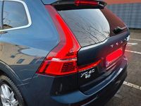 Gebraucht Volvo XC60 Core 197 PS (144 kW) 2022 Blau SUV