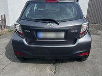 Gebraucht Toyota Yaris 69 PS (50 kW) 2014 Grau Kleinwagen