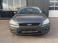 Gebraucht Ford Focus Trend 116 PS (85 kW) 2005 Grau Limousine